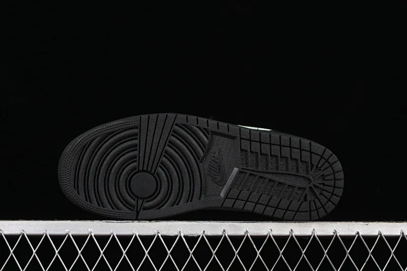 All Categories Air Jordan Jordan Series Basketball Shoes Air Jordan 1 Low Air Jordan 1 Low "Black Cat" AJ1 Joe 1 Special Edition Black Low-top Basketball Shoes HM3690-001